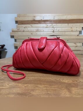 NICOLE Vintage Red Pleated Leather Structured Frame Magnetic Closure Clutch Bag